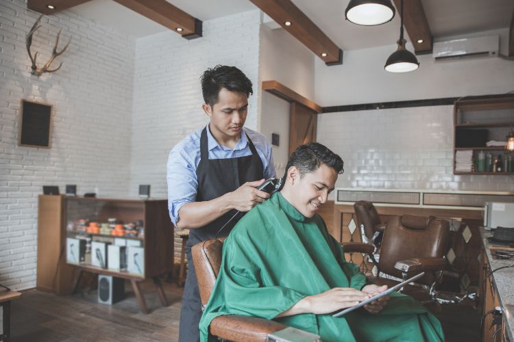 AREA BARBERSHOP: Sentuhan Kesehatan, Senyum yang Menyegarkan di Cilacap